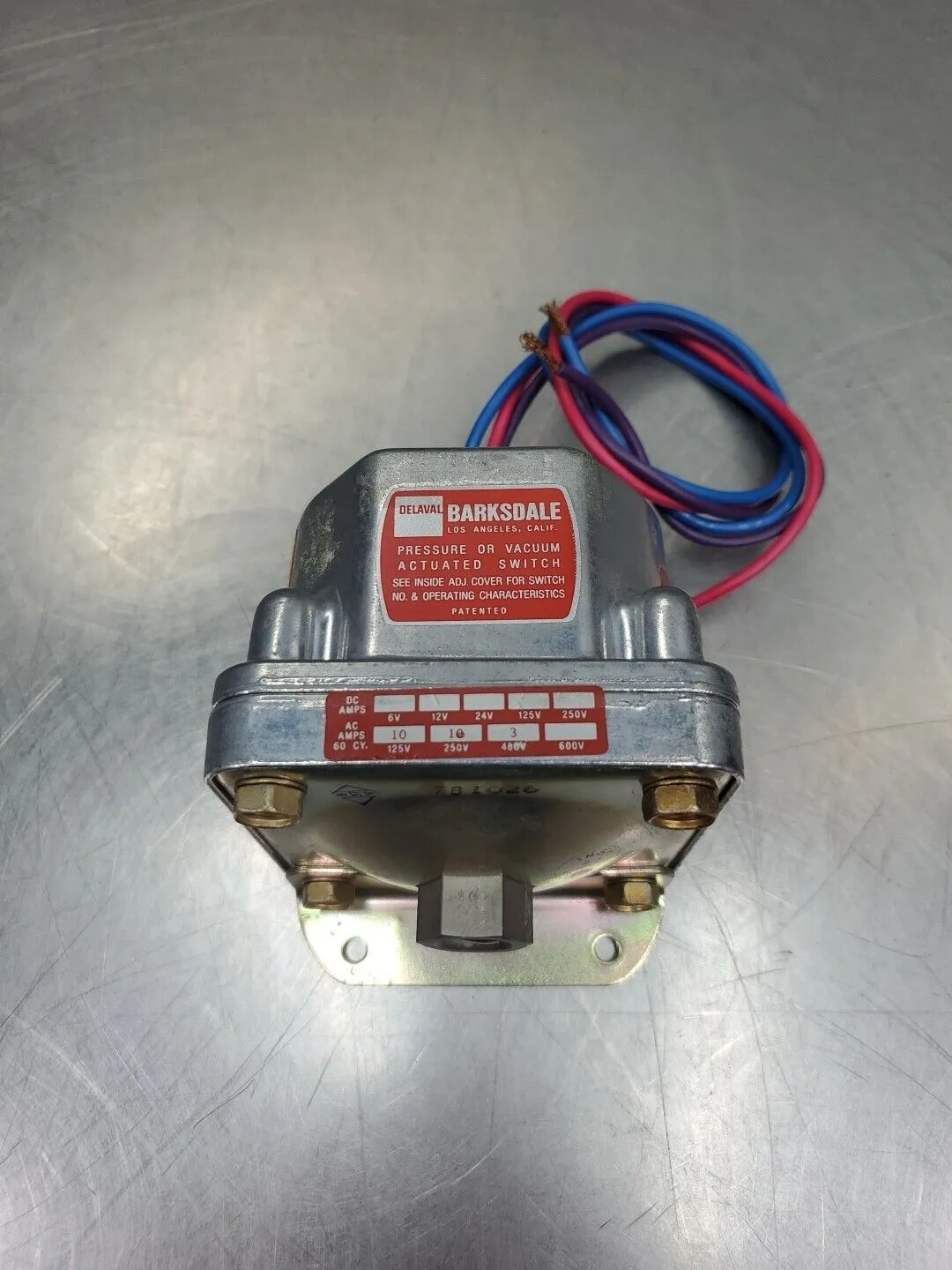 Barksdale D1H-A80SS Diaphragm Pressure/Vacuum Actuated Switch, 0.5-80 Psi. 6D-10