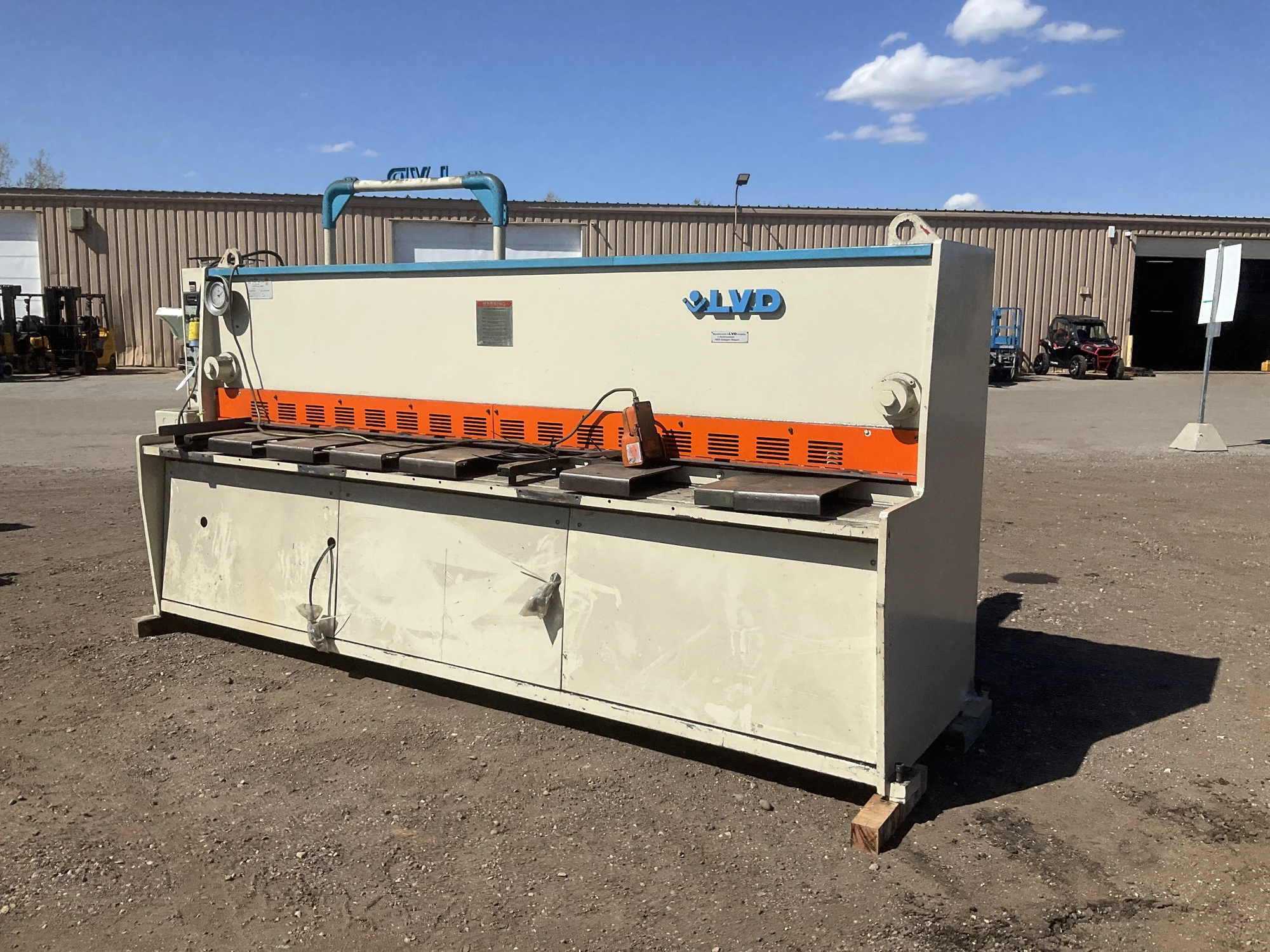 1993 LVD hydraulic shear model JS-C-25/10, 460 volt 3 phase electric, max 10’ wide cut, 39” max back...