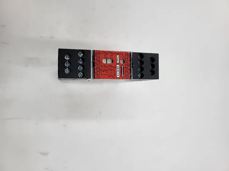 New | in-Stock BANNER BANNER UM-FA-11A 24V AC/DC 250 MA MAX / 100 MA TYPICAL Sensors | ND Industrial Surplus #1211448