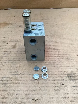 DropsA Feeder Block 0672300 AG6-Valve 4 Out 0.25-3cc