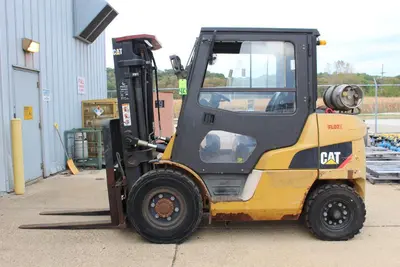 CAT P8000 Forklift Trucks | Levy Recovery Group (3)