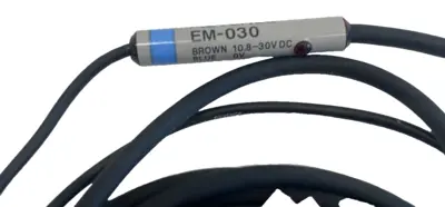 NEW KEYENCE EM-030 PROXIMITY SWITCH EM030