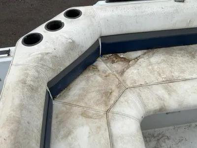 USED 1987 RINKER FIESTA VEE 250