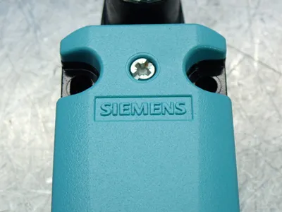 NEW SIEMENS 3SE51120CH02