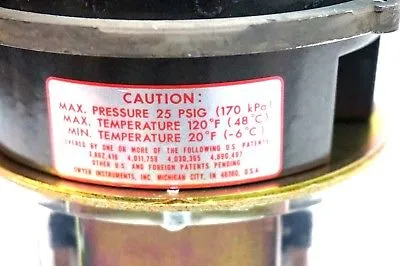 NEW DWYER 3003-C PRESSURE GAUGE 3003C
