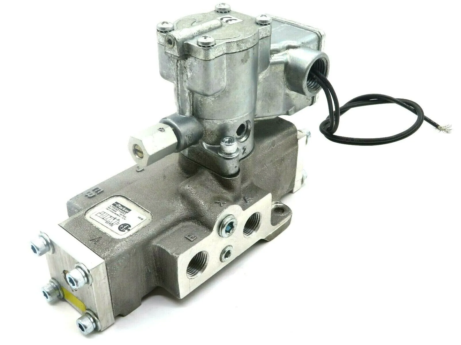 NEW PARKER L7053Z10253 SINGLE SOLENOID VALVE 1/2" K065Z03553