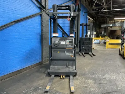 Used CROWN SP352030 Electric Lifters Ohio US | HGR 24 #1446255