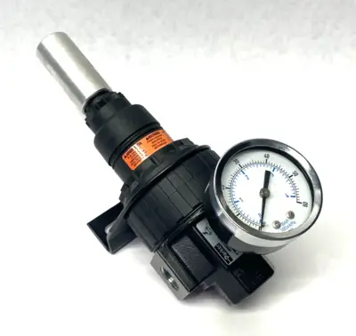 USED PARKER COMPACT REGULATOR, 1/4" PORTS, W/ GAUGE