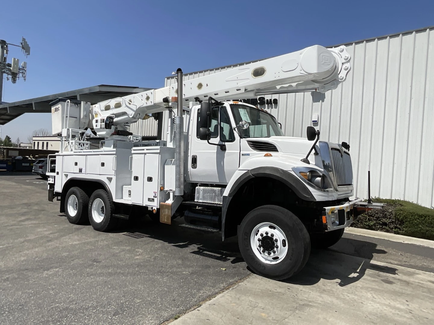 Used 2013 INTERNATIONAL 7500 Bucket (boom) trucks California US | Big Truck & Equipment #1412280