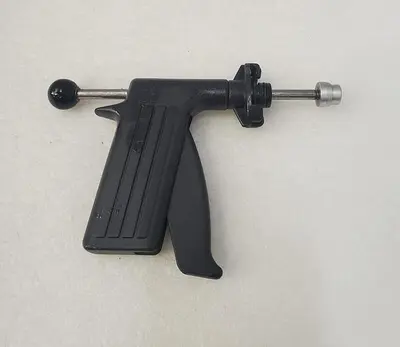 DISPENSING GUN