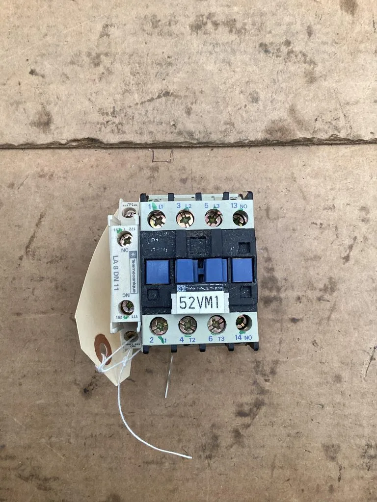 Telemecanique Electric LA4 DE 1E Safety Relay with Terminal Block