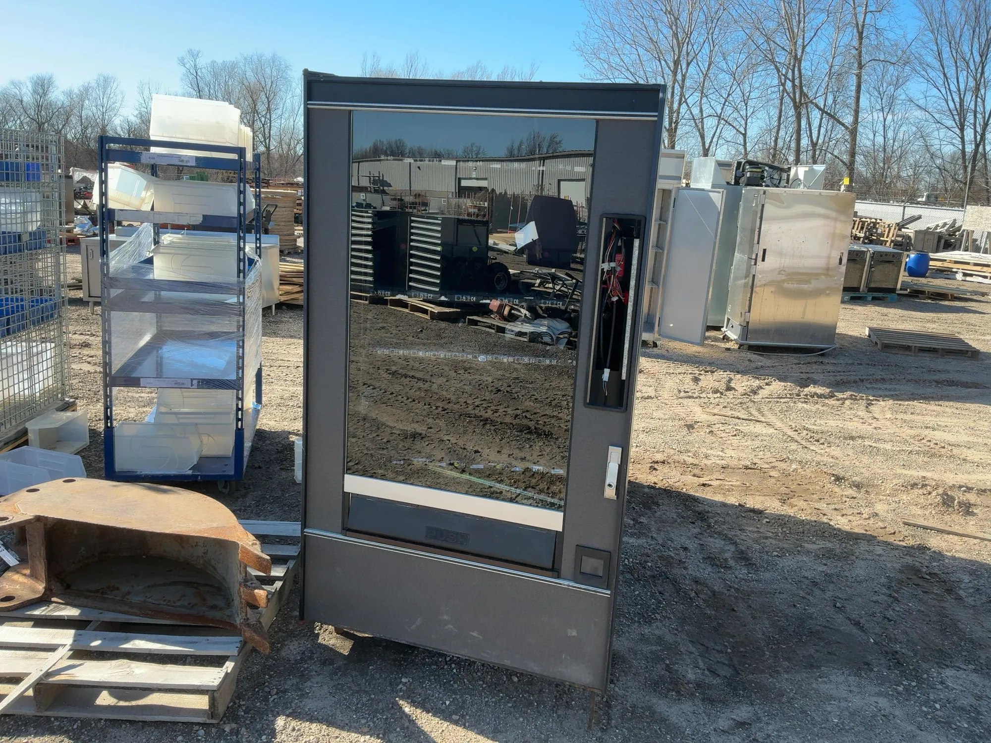 Crane- National Vendor Vending Machine Model: 147 S/N: 147-34406 115 Volts