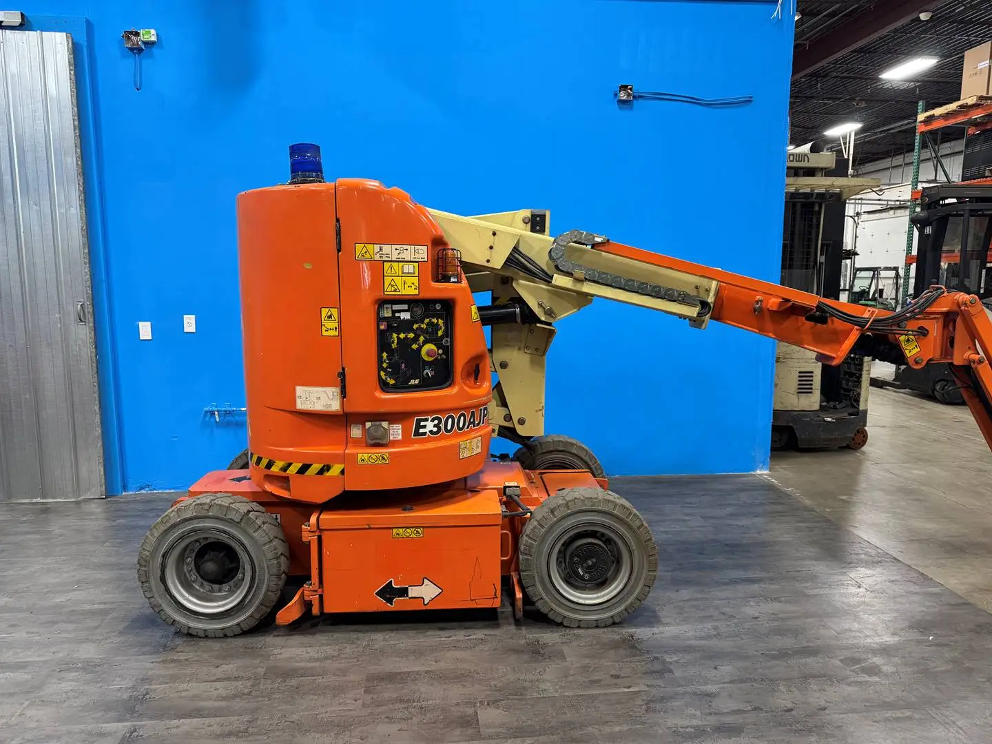 Used 2012 JLG E300AJP Manlifts Minnesota US | Birnstengel Equipment #1550152