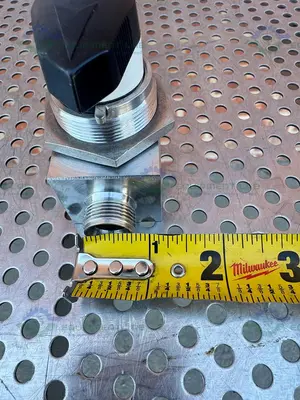 USED SWAGELOK SS-45S8 TWO WAY STAINLESS STEEL BALL VALVE W/ 3/4" OD THREADED FITTING