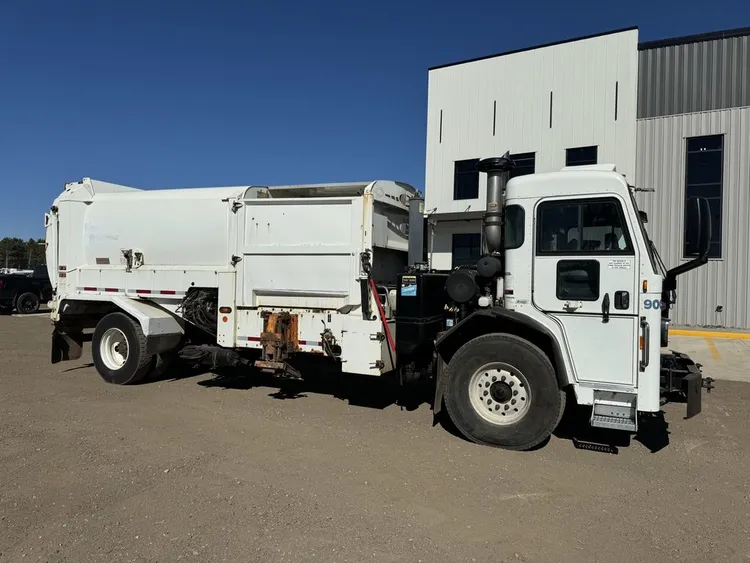 Used 2018 PETERBILT PB520 LABRIE Garbage trucks Minnesota US | Carco Truck & Equipment #1514223