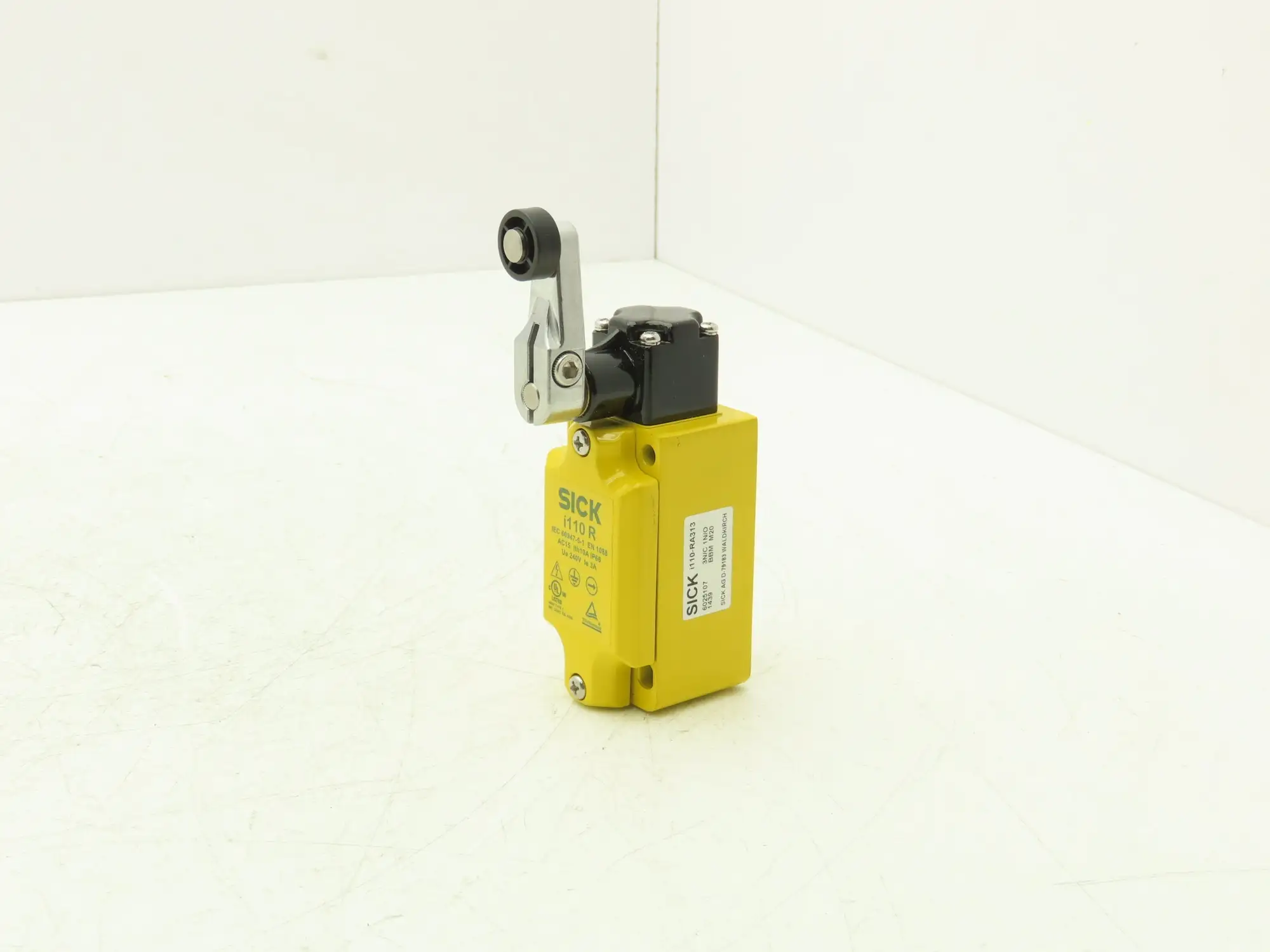 Sick i110-RA313 Safety Limit Switch Roller Arm 3N/C 1N/O