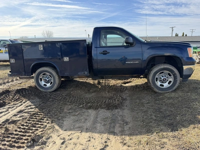 USED 2011 GMC 2500 HD