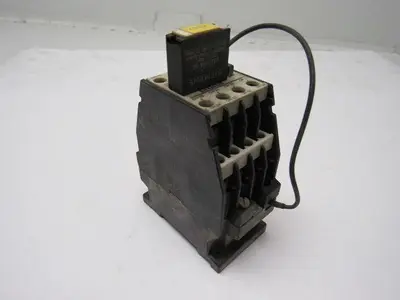 Siemens 3TH8280-0A AC 600V  Contactor 220V Coil 8 N.O. Contacts