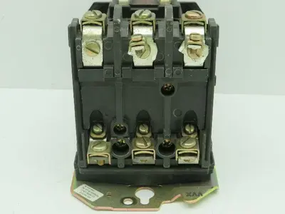 Allen Bradley 500L-B0D93/B Lighting Contactor 3 Pole 30A 120V Coil Series B
