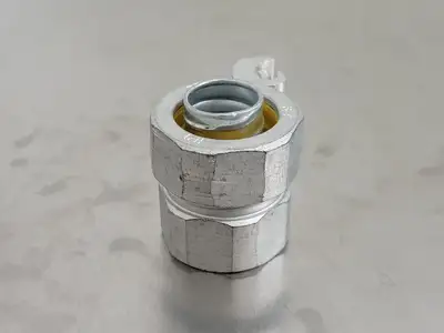 3/4" Straight Liquid Tight Connector w/ Ground Lug (Bag of 4)