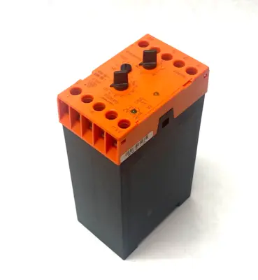 USED E. DOLD & SÖHNE VOLTAGE CHANGE RELAY