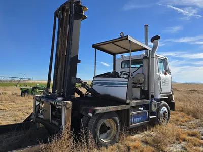 International Truck w/ Hay Squeeze