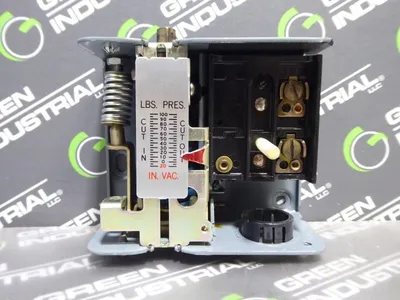 Johnson Controls P70DA-40 Pressure Control Module 20-100 PSIG Used