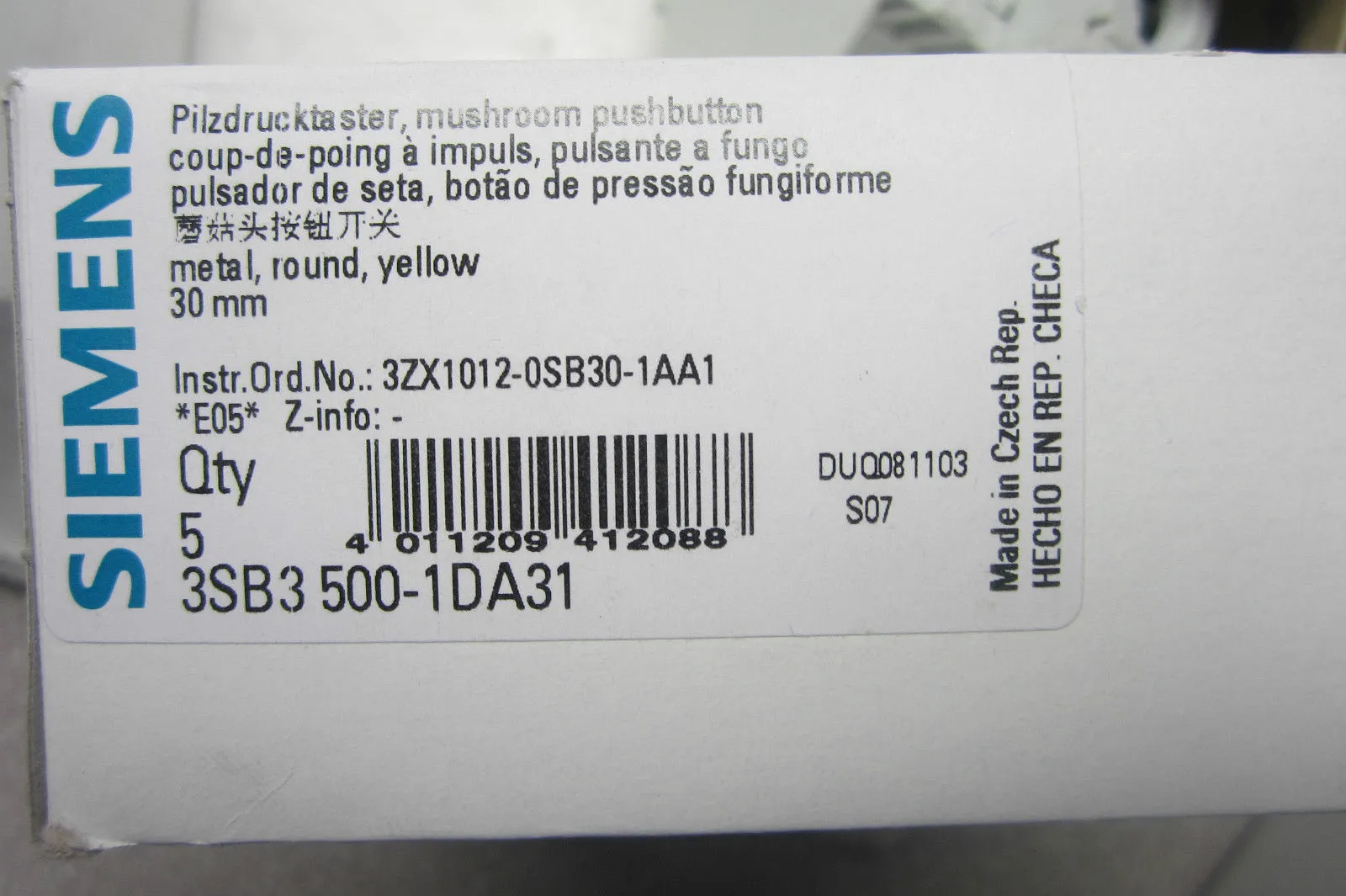 4 NEW SIEMENS 3SB3 500-1DA31 PUSHBUTTON 3SB35001DA31