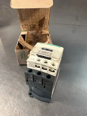 Schneider LC1D09BL 24VDC Contactor 3poles 09A 4KW/400V 5HP/480V (1.1.1)