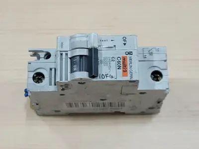Used MERLIN GERIN 25798 Switchgears British Columbia CA | Lenmark #238676
