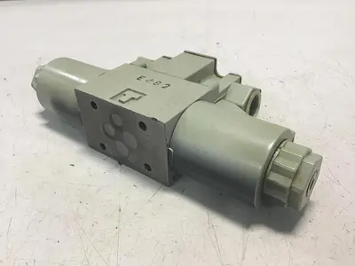 USED VICKERS DG4VC-3-2C-M-PS1-H-7-PC1-52