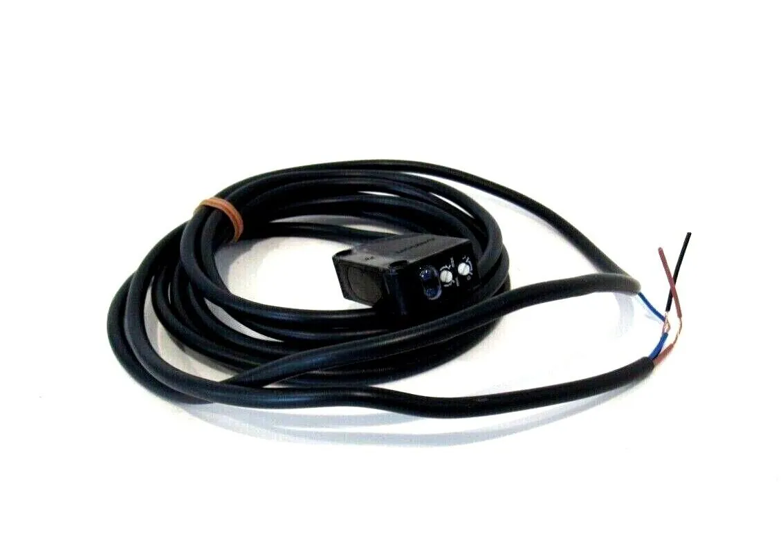 NEW OMRON E3Z-D82 PHOTO SWITCH E3ZD82