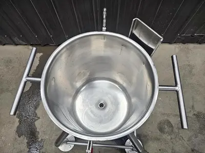 Used LEE INDUSTRIES INC. 25 "DBT" Stainless Steel Tanks Quebec CA | Carter-Wilson Equipment Services #914520