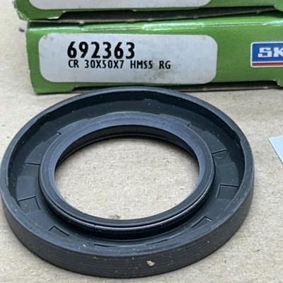Genuine SKF Oil Seals  (7)692291 (4) 692363 NIB Fast Shipping! + Warranty