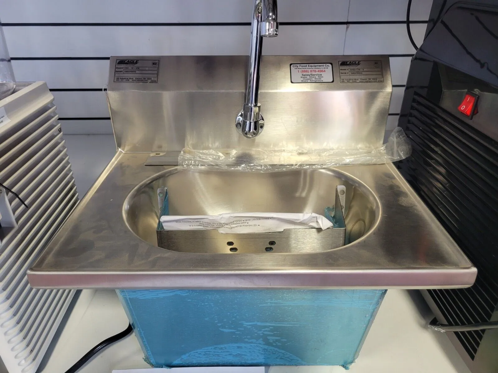 Eagle Hand Sink, Wall, 18-7/8  In. L, 14-3/4 In. W, New Open Box