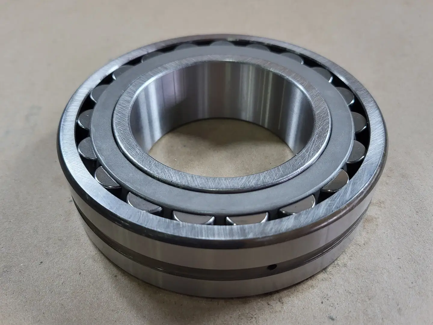 NEW SKF 22213 EK/C3