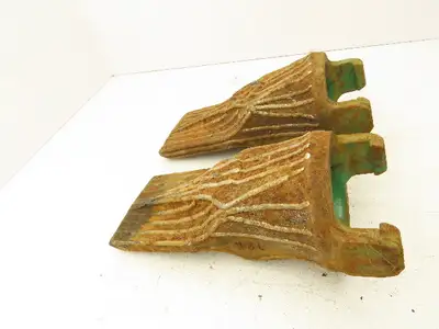 Esco 47SYL Excavator Bucket Teeth Green -No Lock Pins  Lot of 2