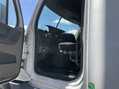 USED 2016 FREIGHTLINER CASDCADIA