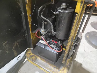 Electric Lift Cart (Needs Battery)