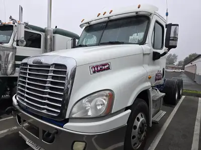 USED 2016 FREIGHTLINER CASCADIA 125