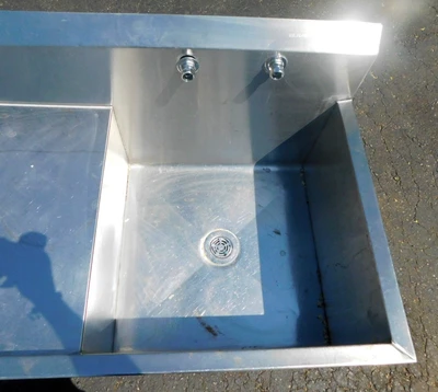USED ELKAY SS SINK ELKAY SS8124L2 STURD