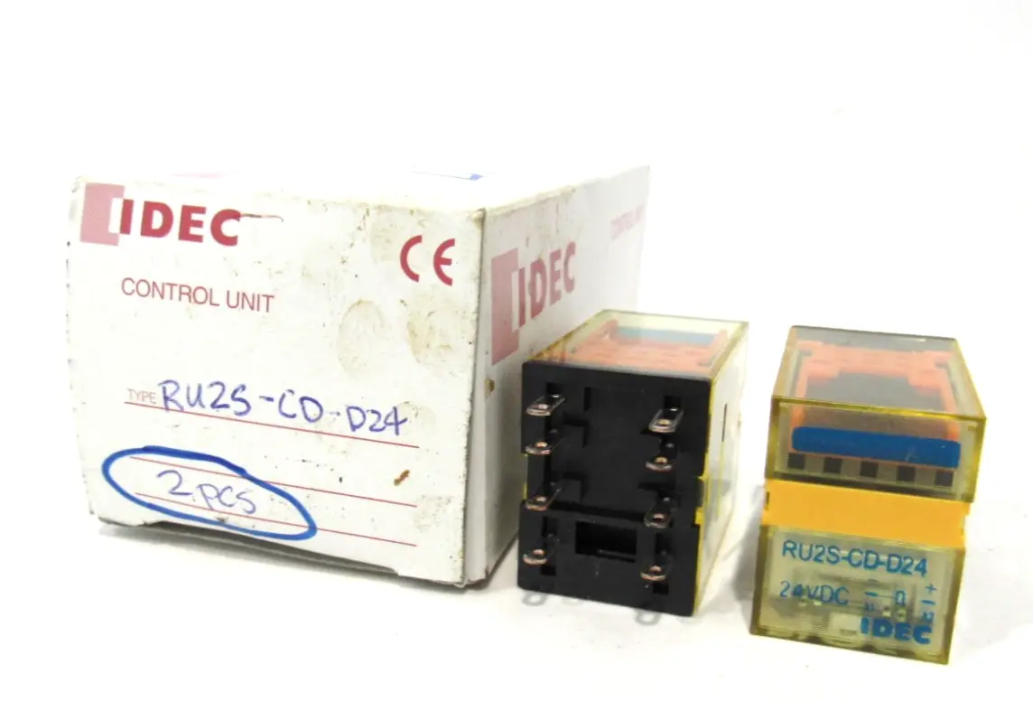 BOX OF 2 NEW IDEC RU2S-CD-D24 RELAYS RU2SCDD24