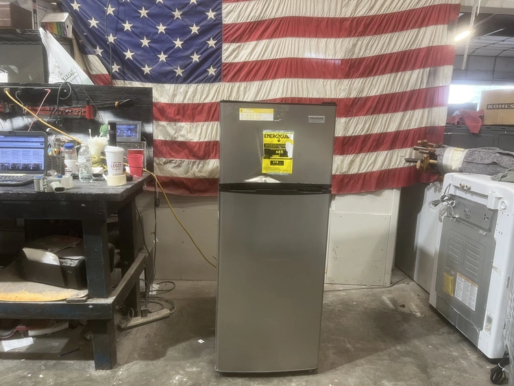 Used FRIGIDAIRE 7.5 CUBIC FEET Refrigerators Michigan US | Miedema Asset Management Group #1231075