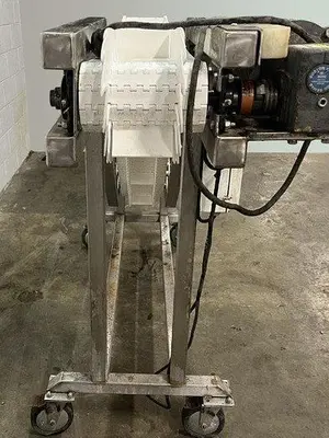 4.5' High Z-Style Incline Conveyor