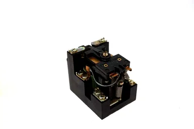 NEW GENERAL ELECTRIC CR2790E100A16 RELAY