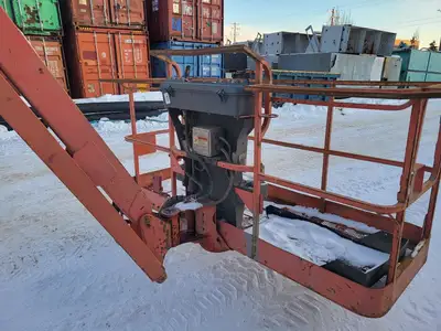 USED 2005 JLG 800AJ