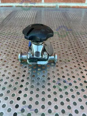 USED SAUNDERS DIAPHRAGM VALVE W/ 1/2" SANITARY FITTING