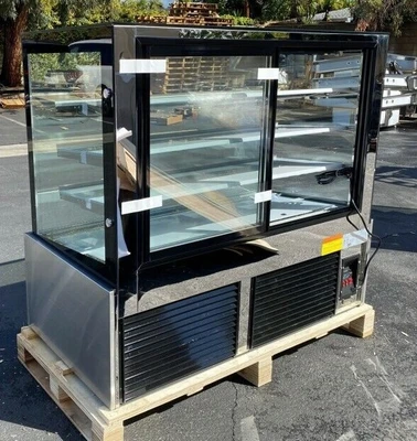 171-0073 60” Square Self Contained Full Service Bakery Display Cooler