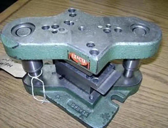 1632-390 Stamping Press Tool And Die To Make Heart With Cutout Heart