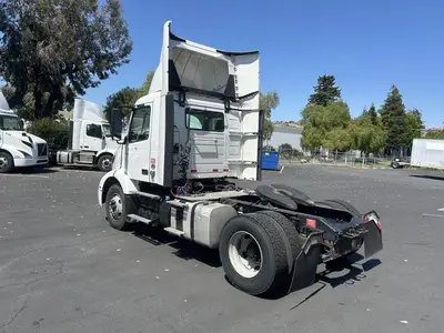 USED 2022 VOLVO VNR42T300